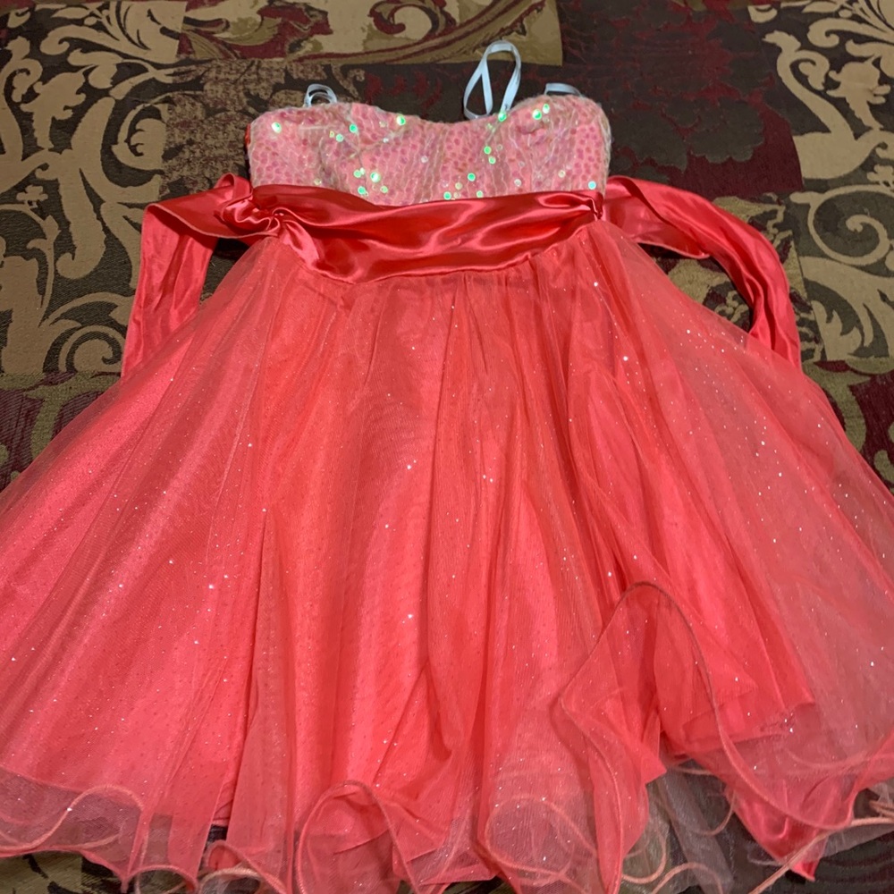 Short mini poofy evening / prom junior dress